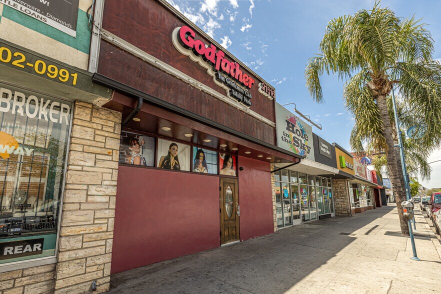More Photos Of 21516 Sherman Way, Canoga Park Bar For Sale