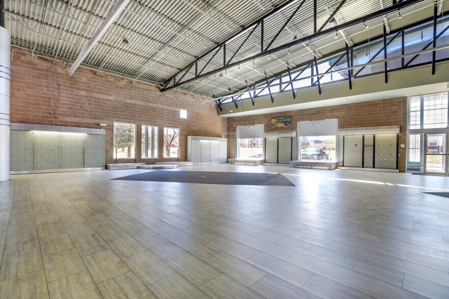 More Photos Of 2885 W County Line Rd, Littleton Auto Dealership For Sale