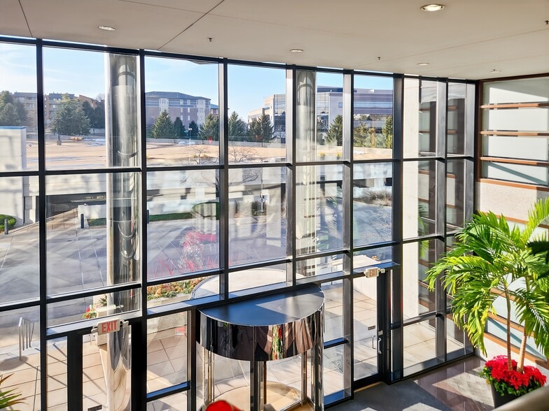 More Photos Of 2 Cityplace Dr, Creve Coeur Coworking Space