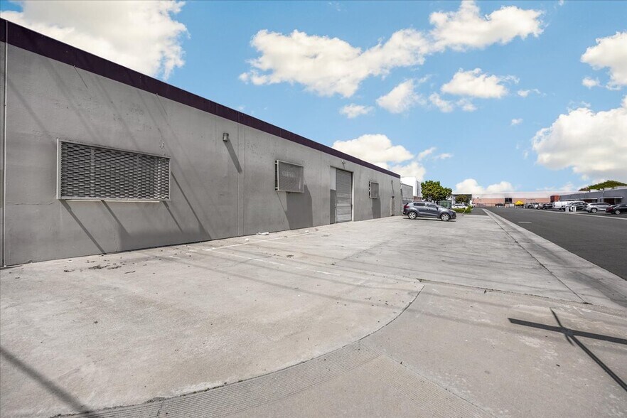 More Photos Of 1409 E St. Gertrude Pl, Santa Ana Warehouse For Sale