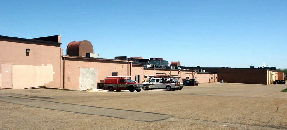 More Photos Of 4760-4844 Everhard Rd, Canton Storefront For Lease