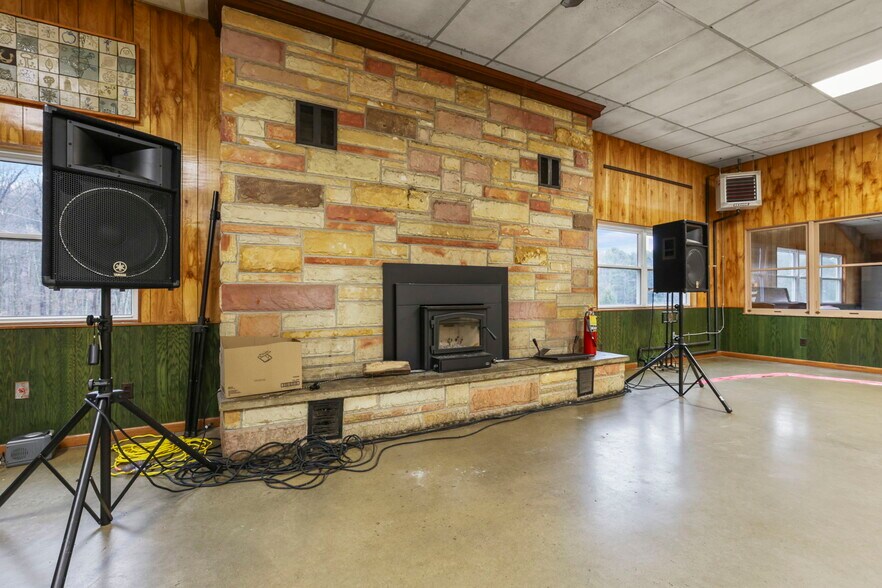 More Photos Of 5734 Durbin Rd, Bellville Specialty For Sale