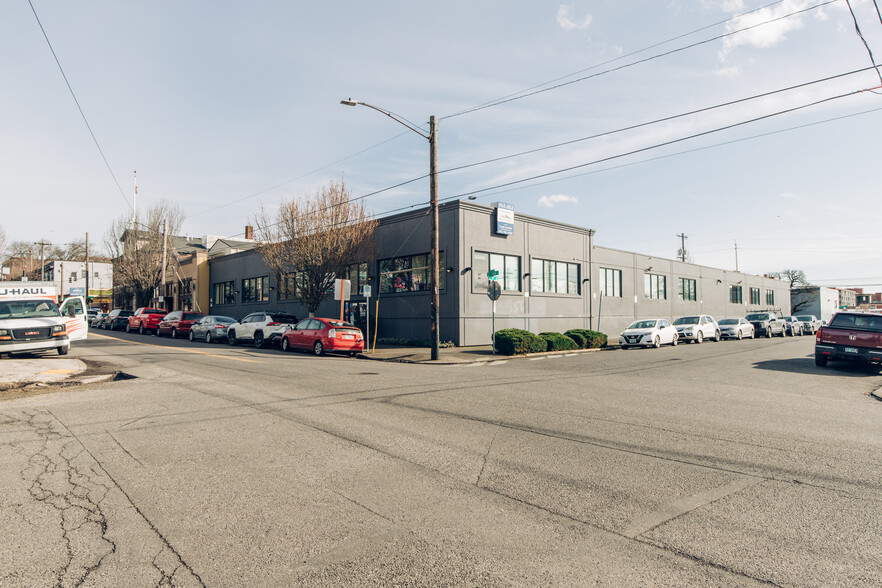 Primary Photo Of 1005 SE Washington St, Portland Service For Lease