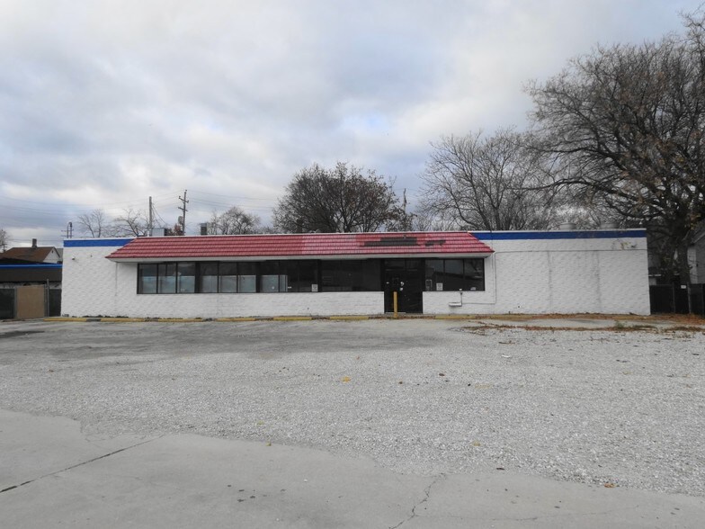 Primary Photo Of 930 Washington Ave, Racine Service Station For Sale