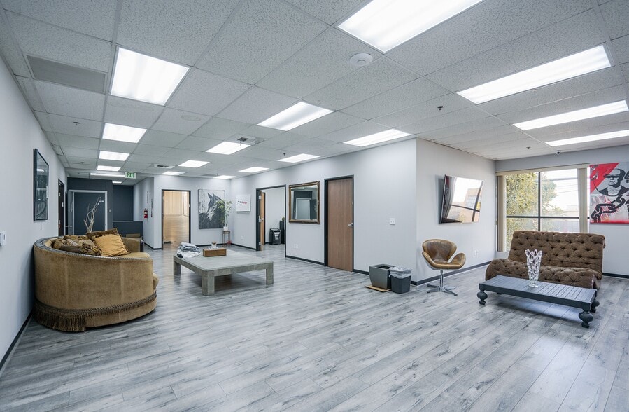 More Photos Of 5500-5510 S Soto St, Vernon Warehouse For Sale