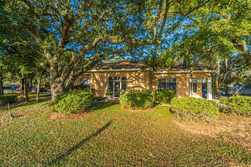 More Photos Of 234 Mathis Ferry Rd, Mount Pleasant Office For Lease