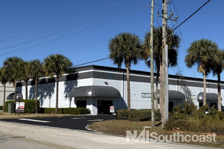 More Photos Of 603-619 NW Mercantile Pl, Port Saint Lucie Warehouse For Lease
