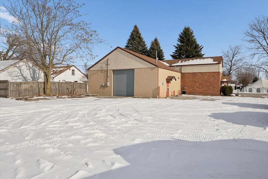 More Photos Of 36050 Goddard Rd, Romulus Auto Repair For Sale