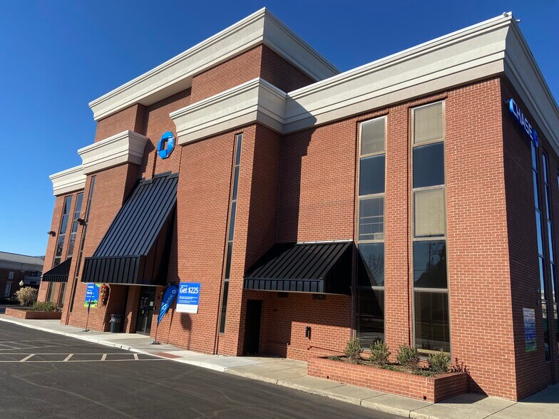 More Photos Of 2932 Chain Bridge Rd, Oakton Unknown For Sale