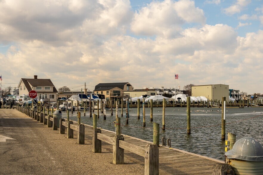 More Photos Of 13-19 Post Pl, Babylon Marina For Sale