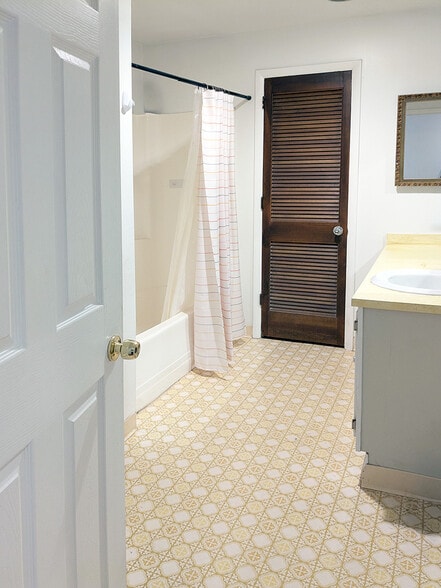 More Photos Of 12A Trolley Sq, Wilmington Storefront Retail Office For Lease