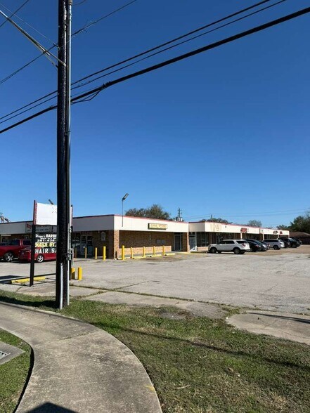 More Photos Of 1530 Kenforest Dr, Missouri City Freestanding For Lease