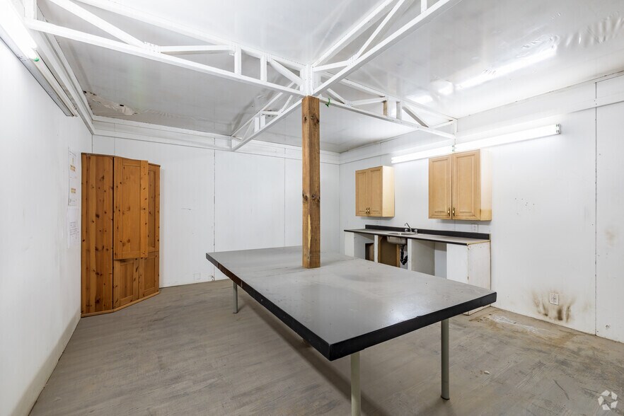 More Photos Of 187 Rue Richer, Lachine Warehouse For Lease