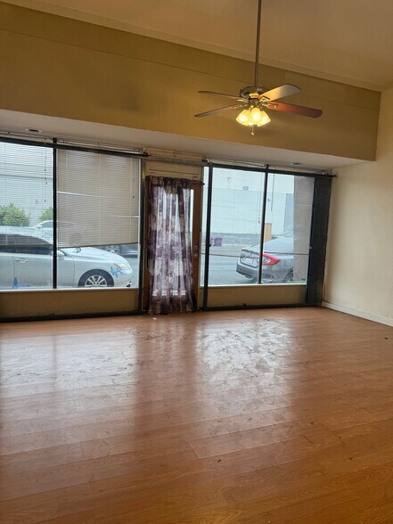 More Photos Of 1124-1140 E Pacific Coast Hwy, Long Beach Storefront For Lease