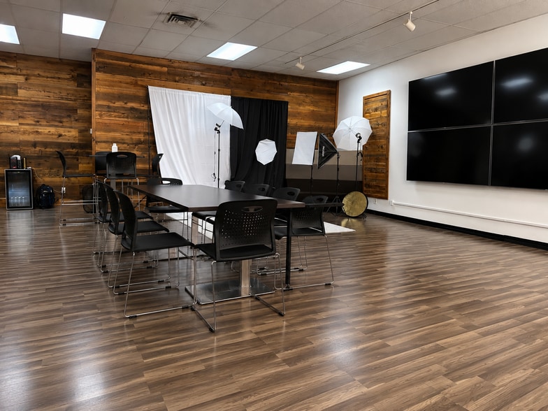 More Photos Of 1116-1120 Grand Blvd, Kansas City Storefront For Lease