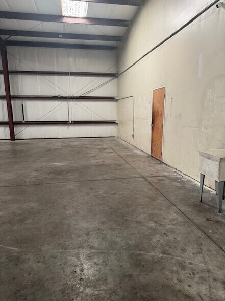 More Photos Of 4104 W South Ave, Tampa Warehouse For Lease