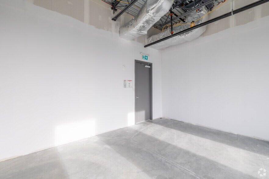 More Photos Of 551 Rue Louis-Blériot, Mascouche Office For Lease