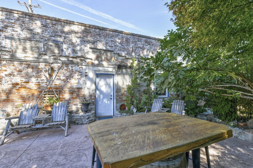More Photos Of 121 8th St, Colusa Showroom For Sale