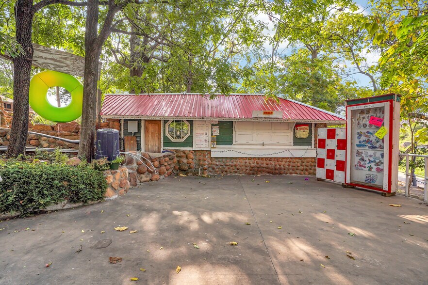 Primary Photo Of 140 E Lake Dr, Medicine Park Restaurant For Sale