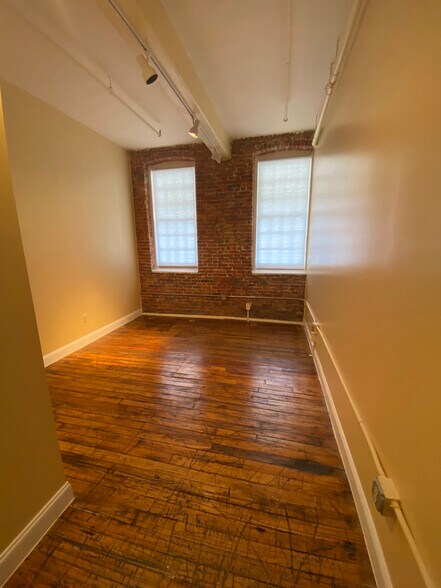 More Photos Of 40 Main St, Florence Medical For Lease