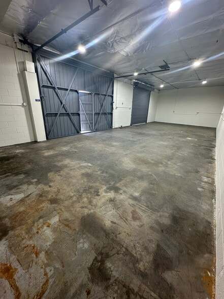 More Photos Of 1221-1225 E Ash Ave, Fullerton Warehouse For Sale