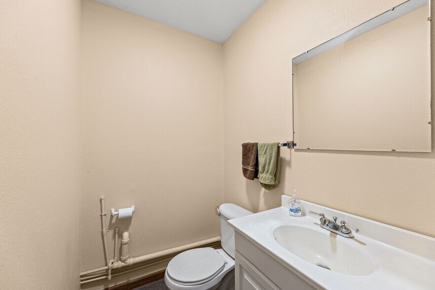 More Photos Of 600 N Maple St, Garnett General Retail For Sale