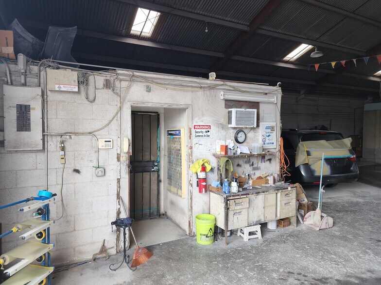 More Photos Of 672 Ahua St, Honolulu Warehouse For Lease