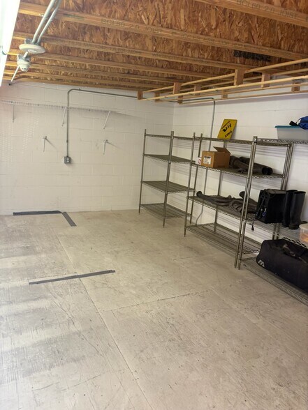 More Photos Of 1603-1615 Ann Way, Boulder City Light Manufacturing For Sale