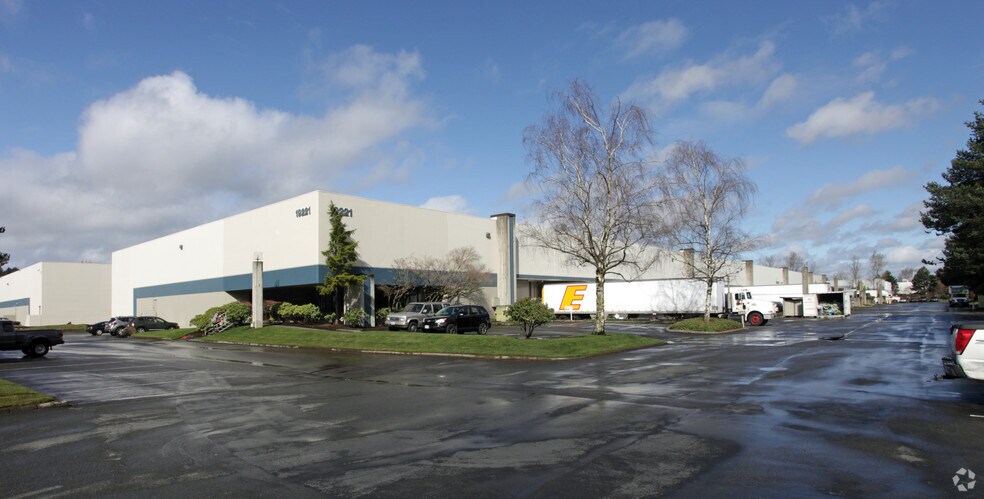 More Photos Of 19215-19221 66th Ave S, Kent Manufacturing For Lease