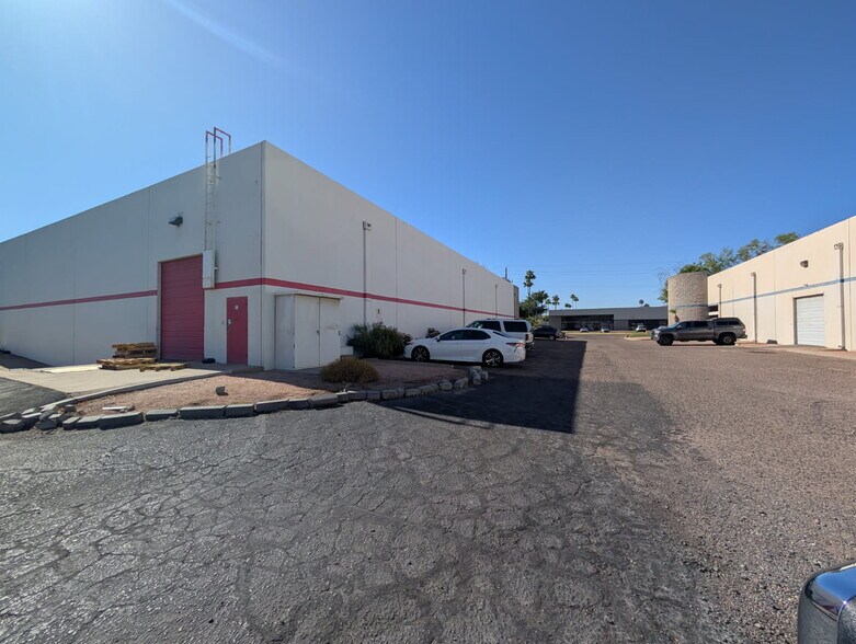 More Photos Of 3814 E Roeser Rd, Phoenix Warehouse For Sale