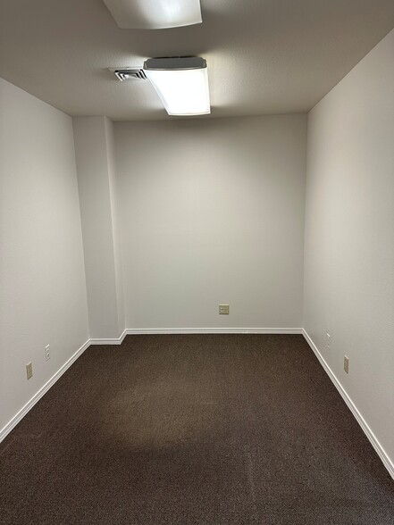 More Photos Of 114 NE Penn Ave, Bend Industrial For Lease