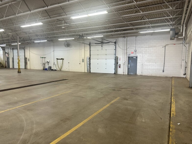 More Photos Of 930 Malden Ave, Eau Claire Warehouse For Sale