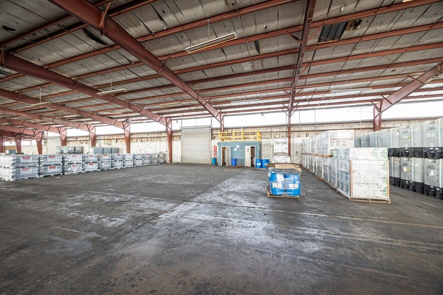 More Photos Of 3710-3719 E Us-90, Lake City Manufacturing For Lease