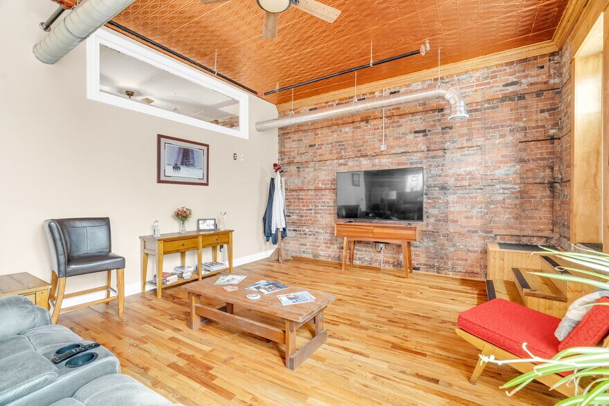 More Photos Of 306-310 Huron Ave, Port Huron Freestanding For Sale