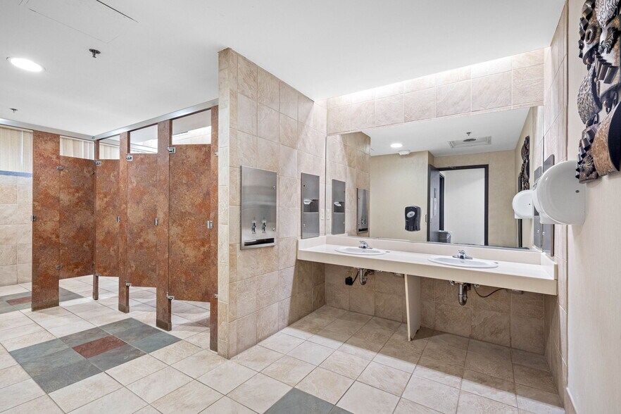 More Photos Of 6801 E Hillsborough Ave, Tampa Office Residential For Sale