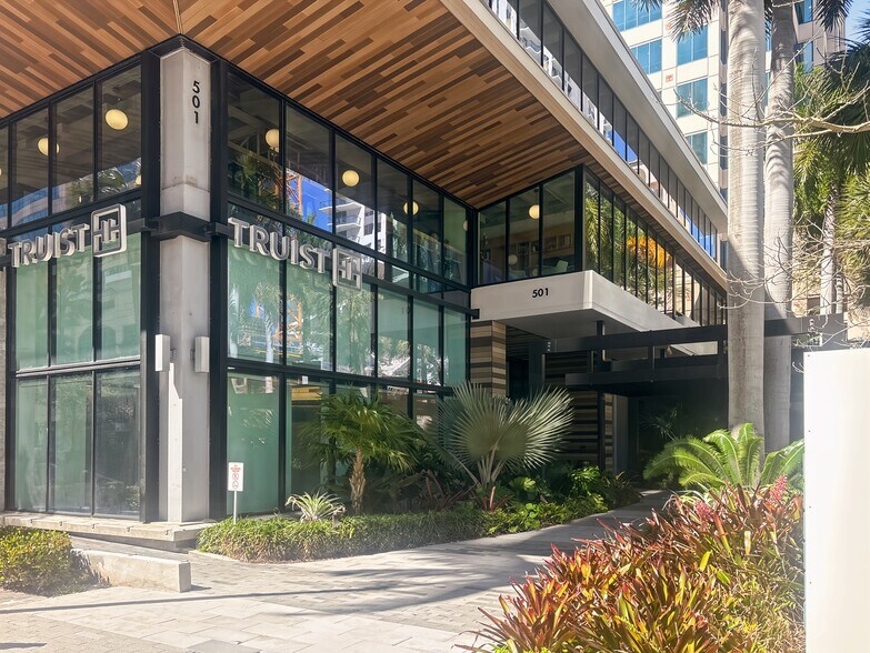 More Photos Of 501 E Las Olas Blvd, Fort Lauderdale Coworking Space