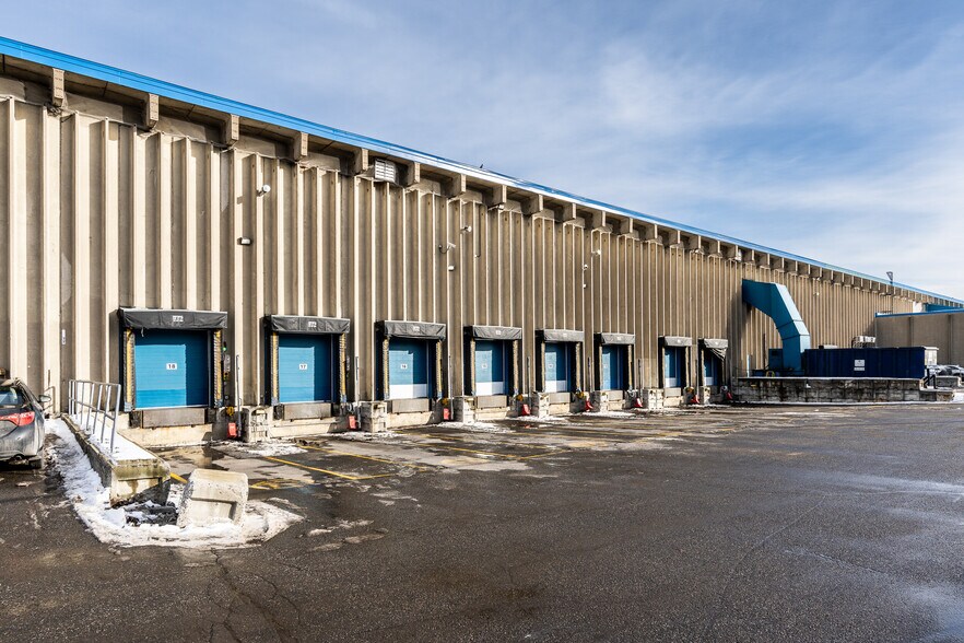 More Photos Of 8290 Boul Pie-IX, Montréal Distribution For Lease