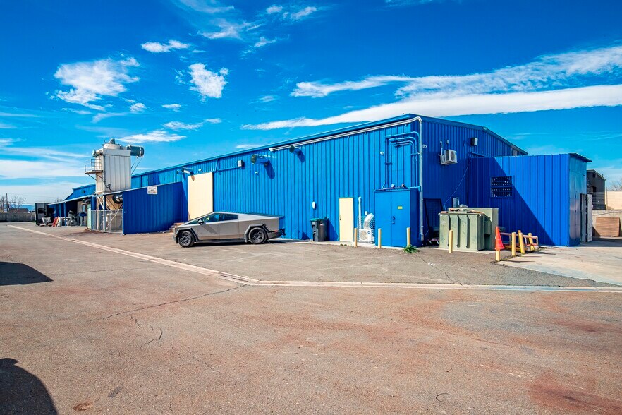 More Photos Of 42621 2nd St E, Lancaster Warehouse For Sale