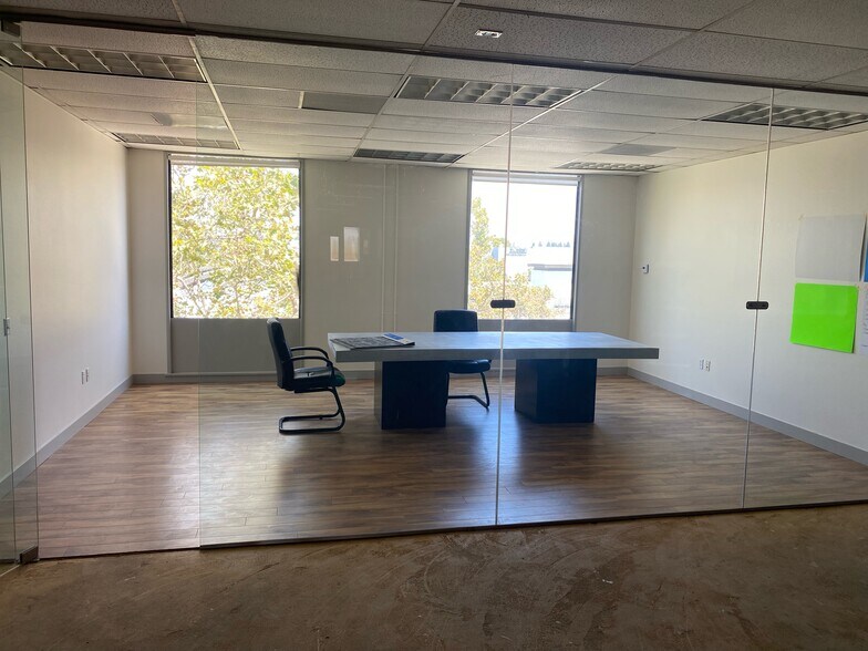 More Photos Of 1950 E 17th St, Santa Ana Office For Lease