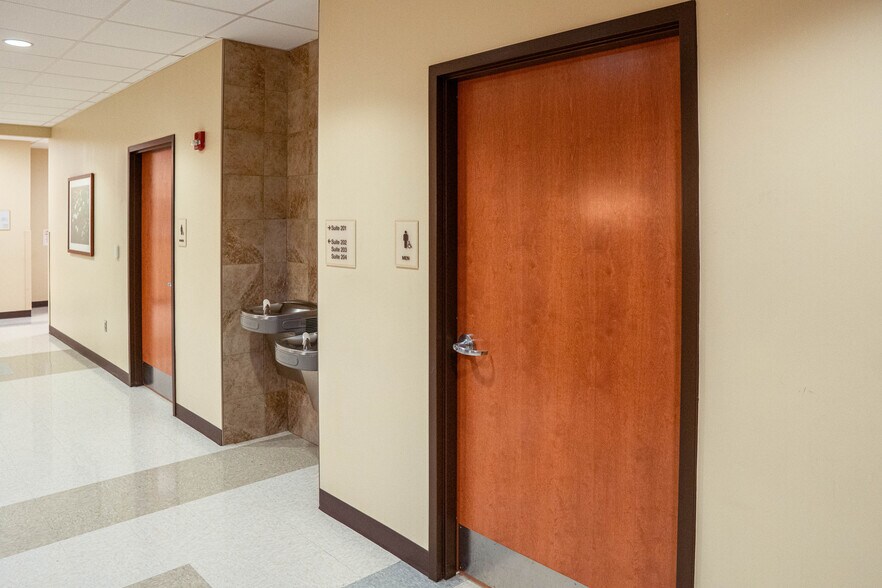 More Photos Of 163 River Oaks Dr, Canton Medical For Lease