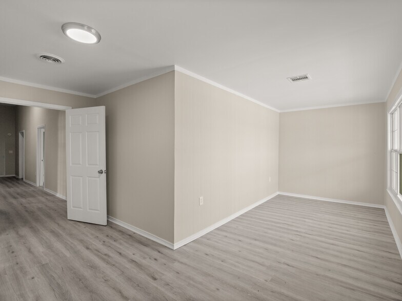 More Photos Of 101 W Center St, DeQuincy Office For Lease