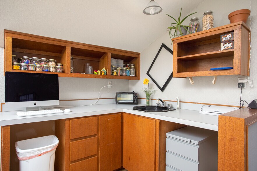 More Photos Of 1721 S Tyler St, Amarillo Office For Sale