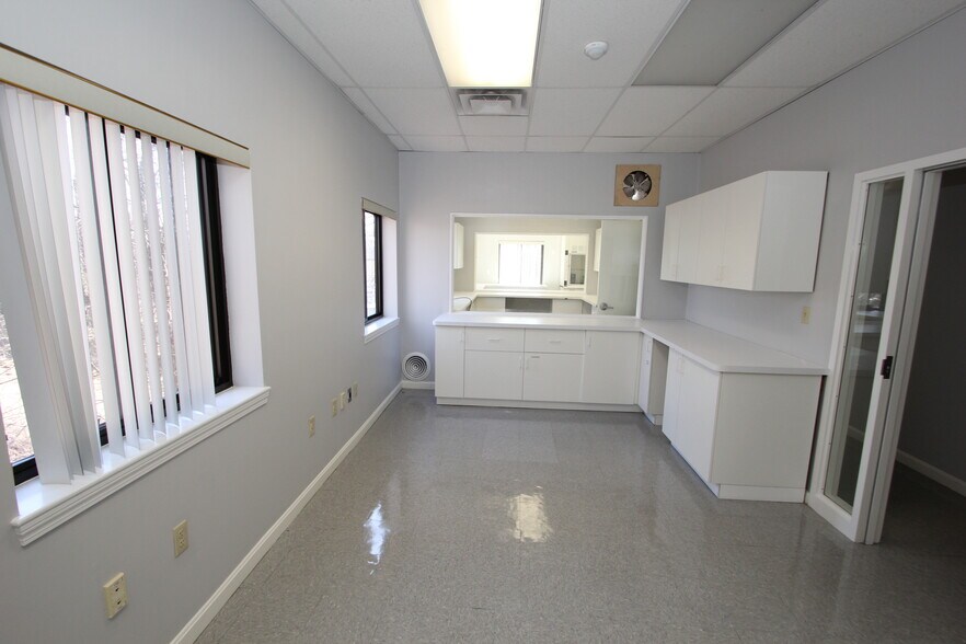 More Photos Of 87 Main St, North Reading Light Manufacturing For Sale