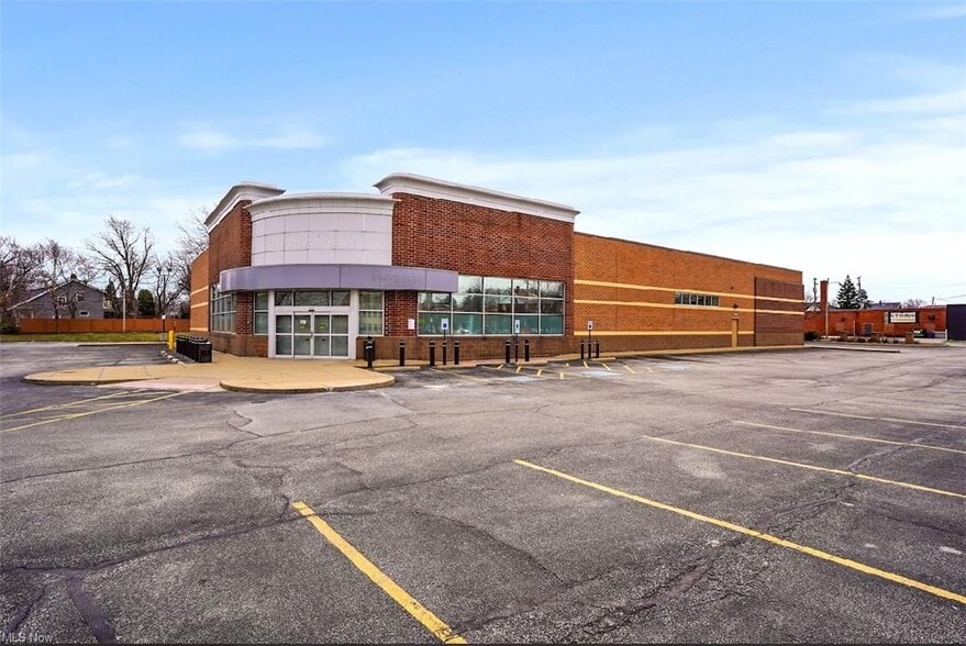 More Photos Of 475 E 185th St, Euclid Drugstore For Sale