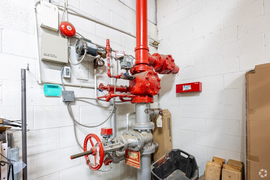 More Photos Of 75 City View Dr, Toronto Service For Lease