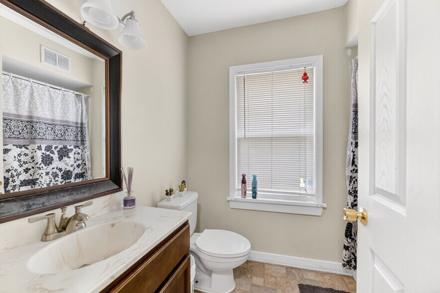 More Photos Of 204 W Madison St, Easton Storefront Retail Residential For Sale