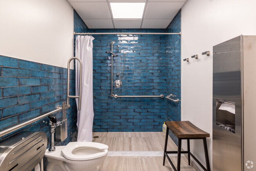 More Photos Of 154 Calvary St, Waltham Research And Development For Lease