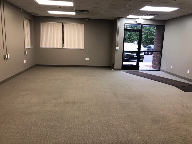 More Photos Of 10323-10327 NE Flanders St, Blaine Distribution For Sale