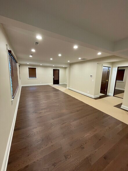 More Photos Of 10610 N Park Ave, Indianapolis Office For Lease