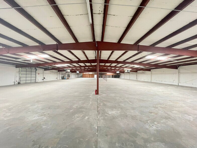 More Photos Of 10980 Enterprise Ave, Bonita Springs Warehouse For Lease